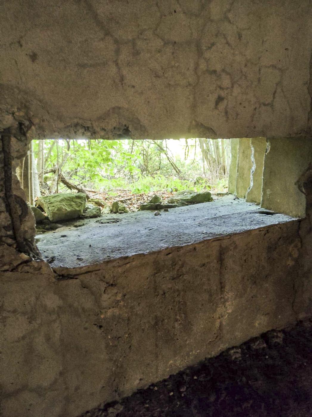 Ligne Maginot - AB313 - ROSSELN 2 - (Blockhaus pour canon) - Créneau de tir vue de l'intérieur - BlackMamba73