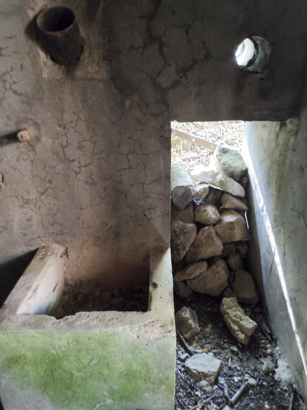 Ligne Maginot - AB313 - ROSSELN 2 - (Blockhaus pour canon) - Accès vers la guérite d'observation depuis l'intérieur de la casemate. - BlackMamba73