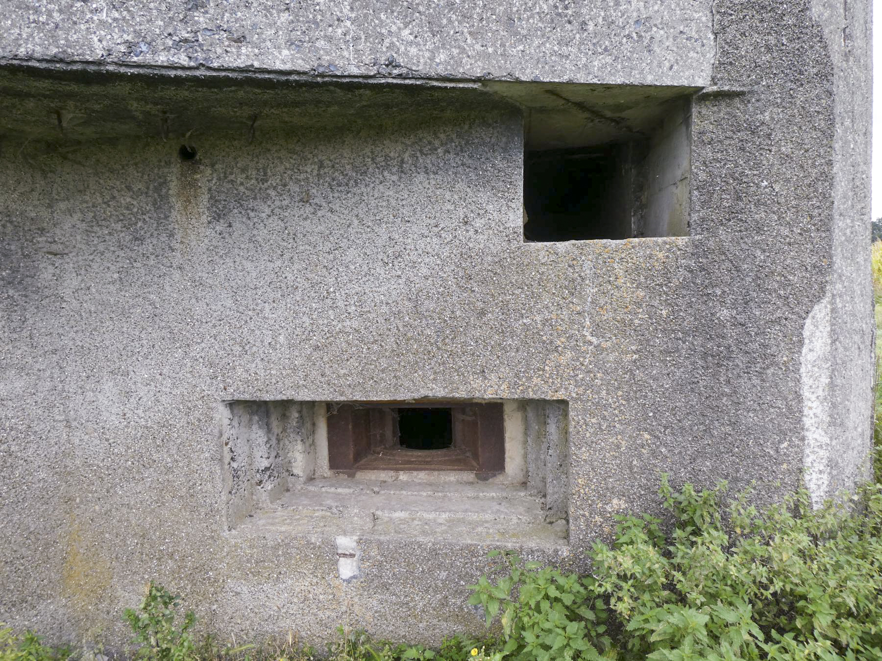 Ligne Maginot - TRINQUETTE - (Casemate d'infanterie - Simple) - Le créneau mitrailleuse - ELLENA Daniel - CUNY Philippe