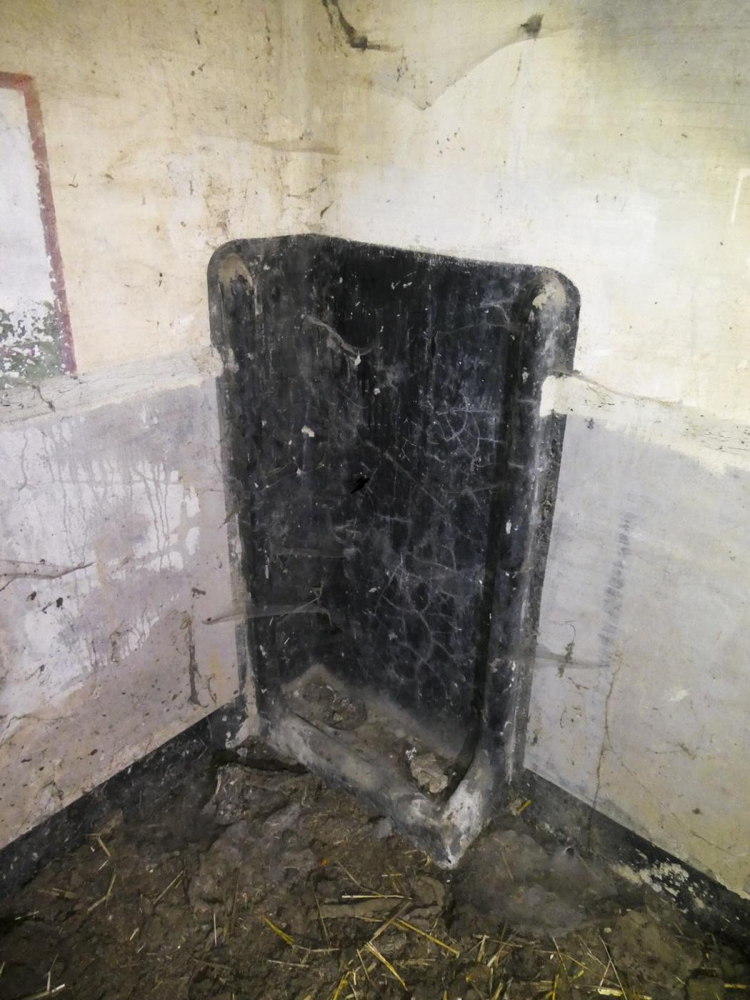 Ligne Maginot - TRINQUETTE - (Casemate d'infanterie - Simple) - L'urinoir - ELLENA Daniel - CUNY Philippe