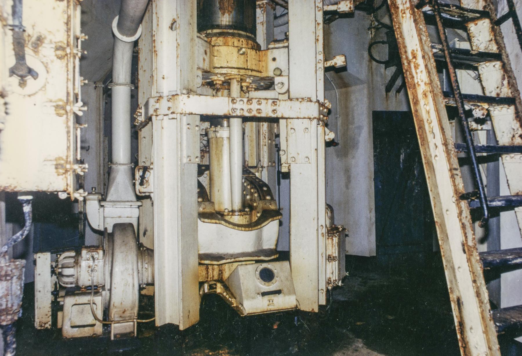 Ligne Maginot - HACKENBERG - A19 - (Ouvrage d'artillerie) - Bloc 4
Tourelle de mitrailleuses - Jean-Louis Nospeld