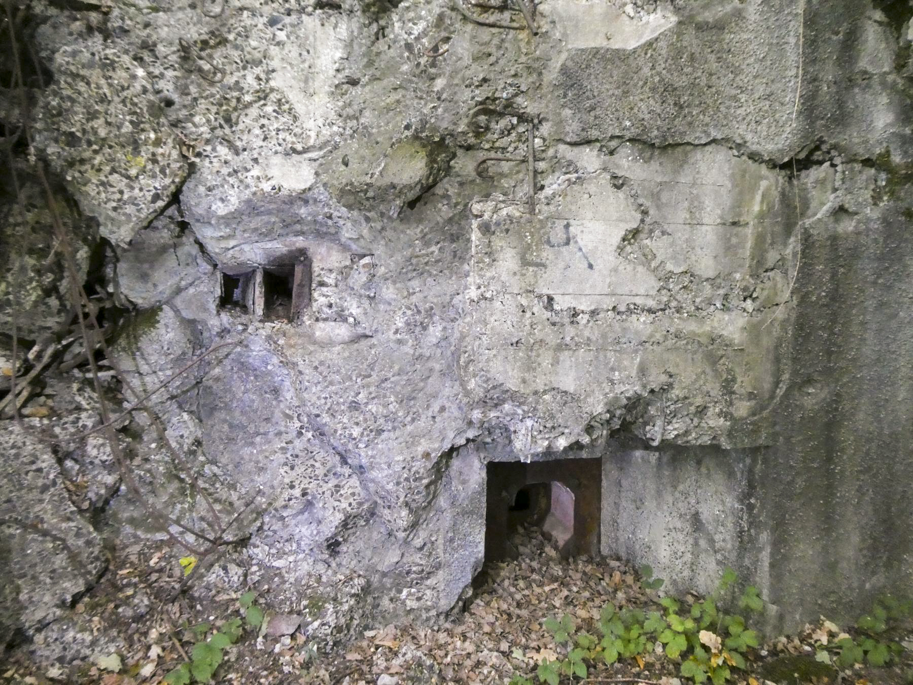 Ligne Maginot - FORT DE MAULDE OUEST - (Casemate d'artillerie) - Créneau FM - ELLENA Daniel - CUNY Philippe
