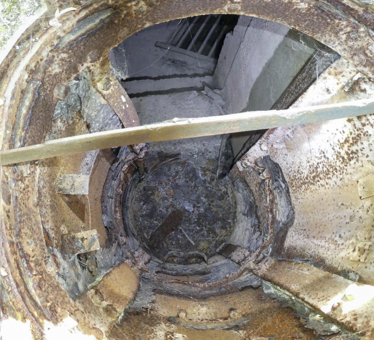 Ligne Maginot - B607 - LEVEAU NORD - (Observatoire d'artillerie) - Intérieur de la guerite OD85 - ELLENA Daniel - CUNY Philippe