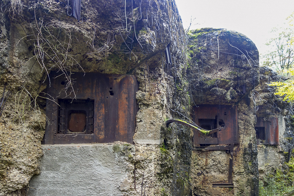 Ligne Maginot - SIMSERHOF - (Ouvrage d'artillerie) - Bloc 5
Les trois créneaux de 75 mle 32 en enfilade - Michel Teiten