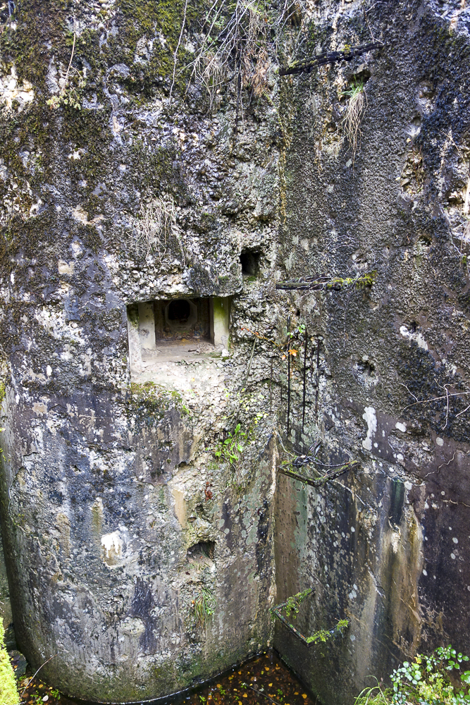 Ligne Maginot - SIMSERHOF - (Ouvrage d'artillerie) - Bloc 5
Créneau FM de défense du fossé diamant - Michel Teiten