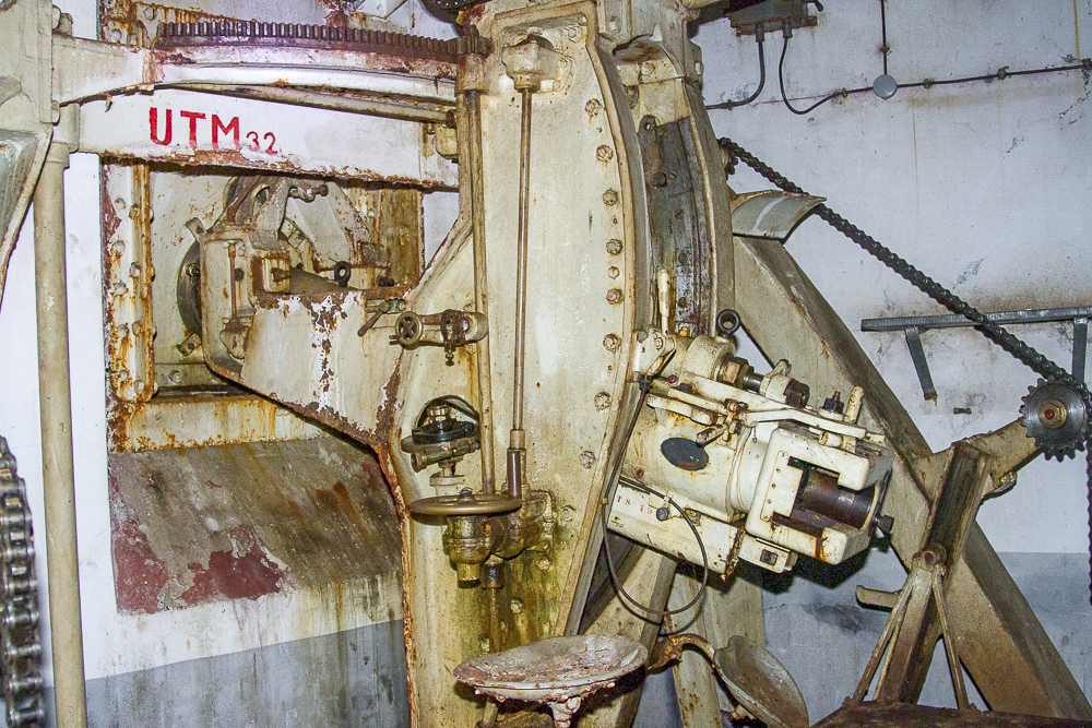 Ligne Maginot - SIMSERHOF - (Ouvrage d'artillerie) - Bloc 6
Canon obusier 75/32 - Michel Teiten