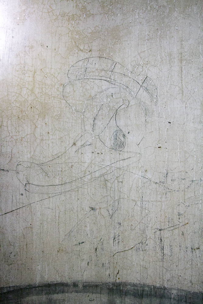 Ligne Maginot - SIMSERHOF - (Ouvrage d'artillerie) - Bloc 6
Graffiti sur un mur - Michel Teiten