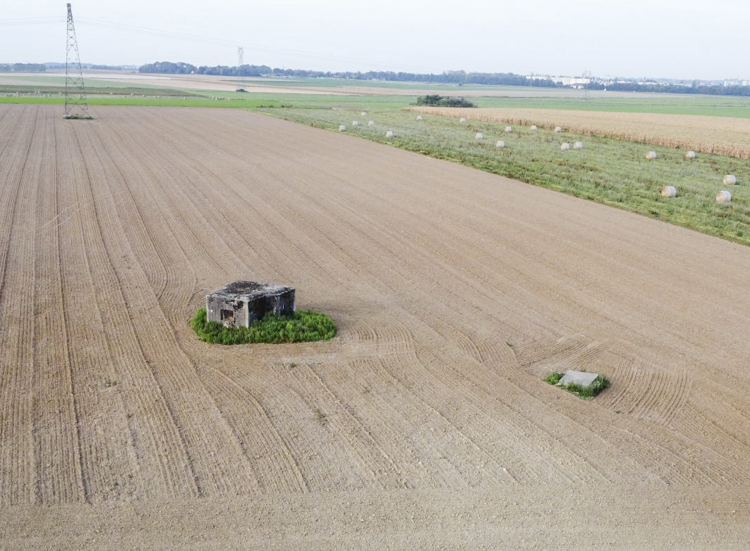 Ligne Maginot - B460 - RESERVOIR D'ONNAING (PDS) - (Abri actif) - Le bloc avec l'entrée à droite - ELLENA Daniel - CUNY Philippe