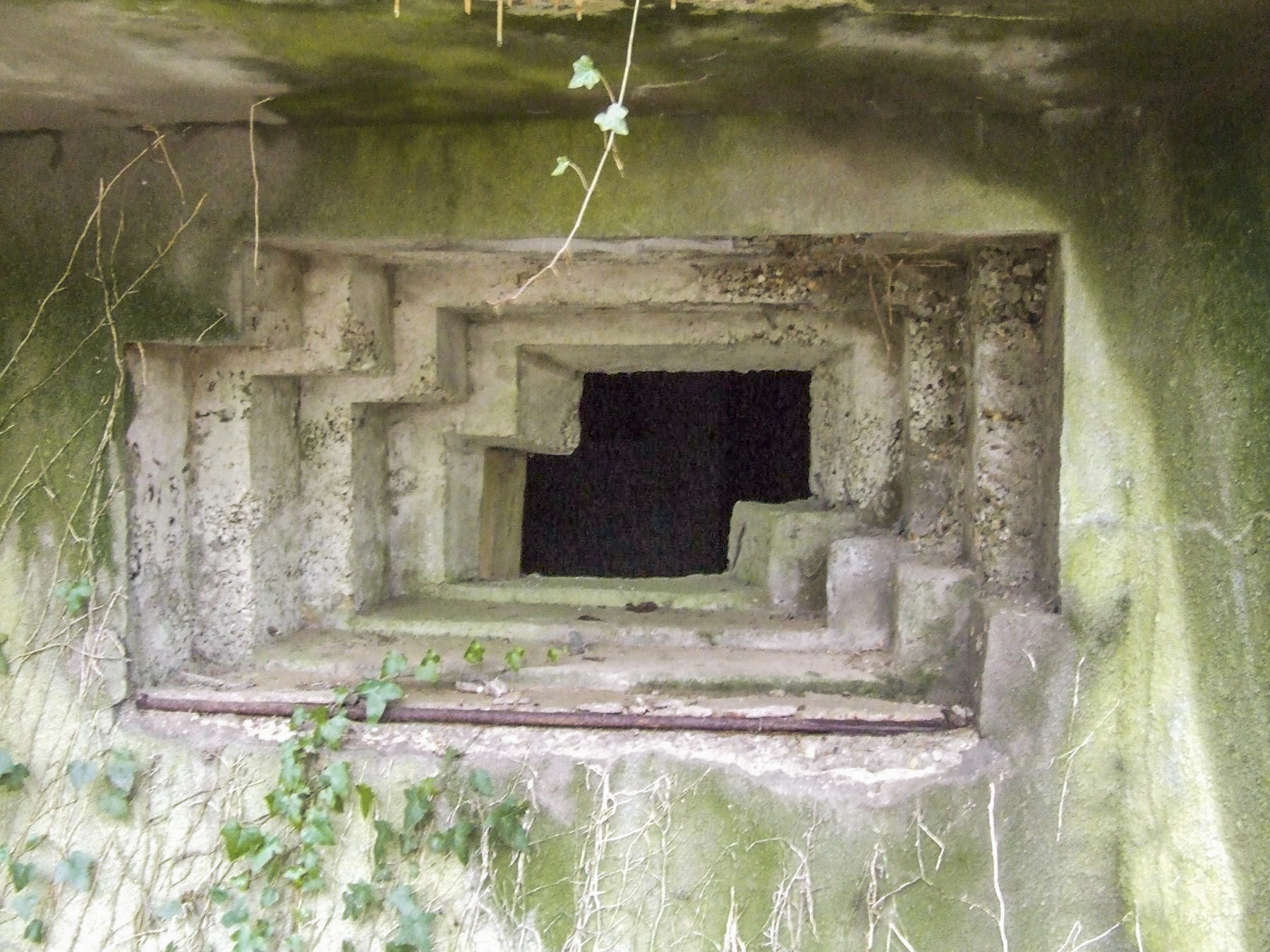 Ligne Maginot - SCHIRRHEINERWEG EST - (Casemate d'infanterie - Simple) - L'embrasure pour le canon anti-char. - STENGER Mathieu