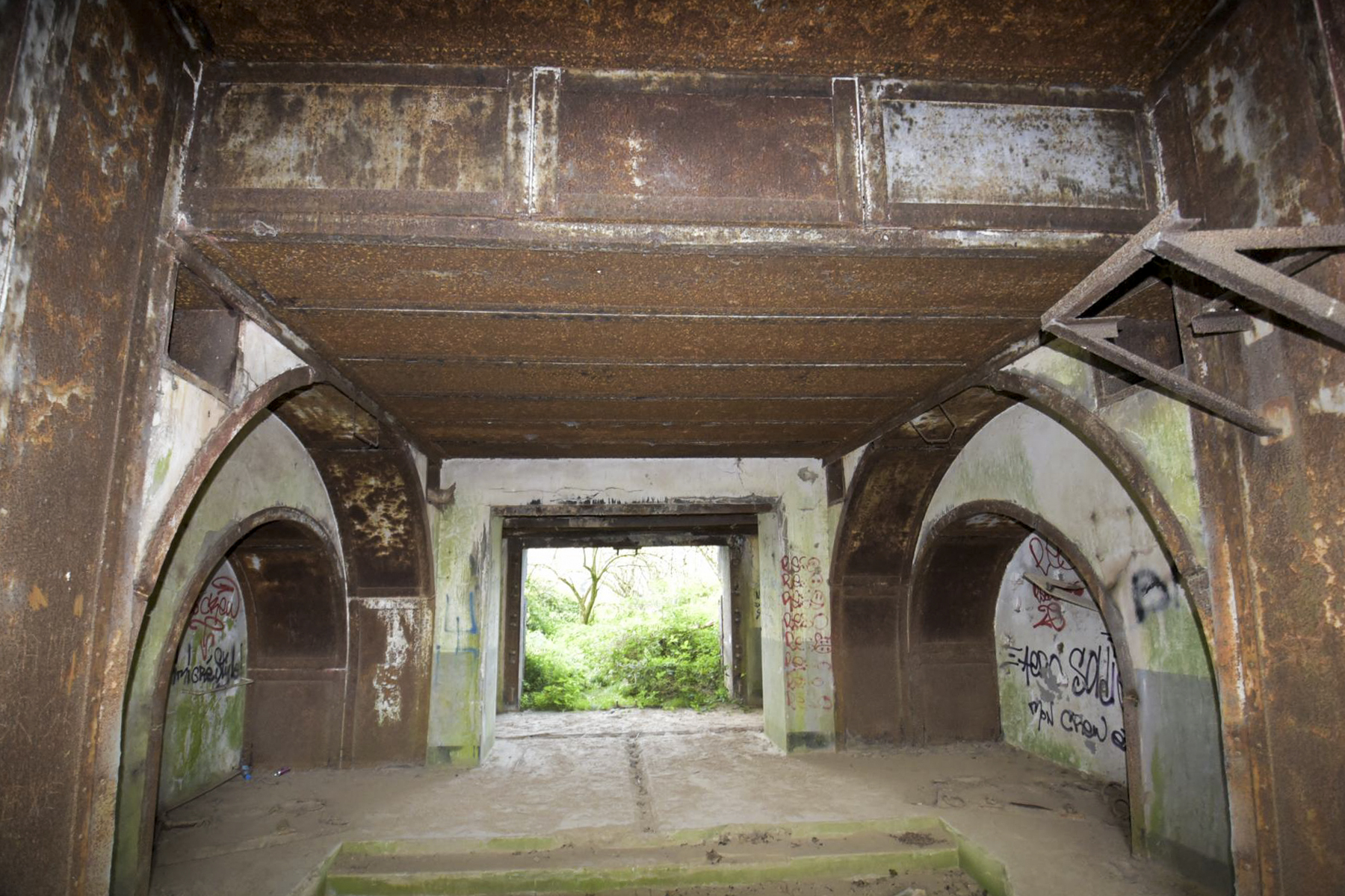 Ligne Maginot - SUD OUEST DE MAULDE - CASEMATE DE 155 - (Casemate d'artillerie) - La chambre de tir vue depuis l'embrasure - Ludovic KNAPP