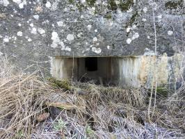 Ligne Maginot - MAISON ROUGE - (Blockhaus pour arme infanterie) - Un des créneaux pour mitrailleuse.