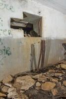Ligne Maginot - DB20 - (Blockhaus pour canon) - Le créneau pour canon anti-char de 47 mm 
une partie de la crinoline est encore visible