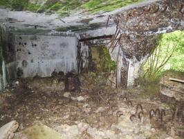 Ligne Maginot - DB24 - (Blockhaus pour canon) - Il a subi le même sort que son voisin, la façade a en partie disparu