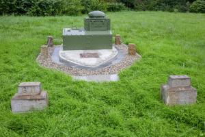 Ligne Maginot - MORFONTAINE - (Observatoire d'artillerie) - Le monument devant l'ouvrage du Bois du Four