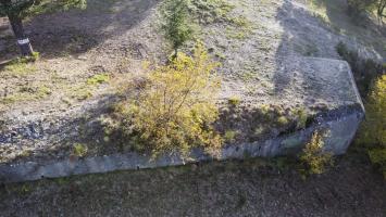 Ligne Maginot - AGAISEN (AN) - E03 - (Ouvrage d'artillerie) - Bloc cheminée avec son mur de soutènement