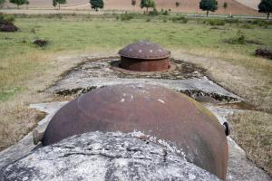 Ligne Maginot - BREHAIN - A6 - (Ouvrage d'artillerie) - Bloc 2
La cloche GFM domine la tourelle mitrailleuse
