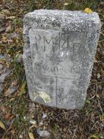 Ligne Maginot - AGAISEN (AN) - E03 - (Ouvrage d'artillerie) - Borne marquant le passage de l'un des cables reliant l'ouvrage au réseau téléphonique souterrain.
Il s'agit d'un cable à 14 paires enterré à 2m50 de profondeur, la borne est située à 26m de l'ouvrage.