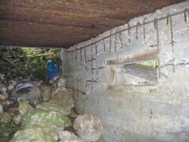 Ligne Maginot - DB133 - BEAUSEJOUR 2 - (Blockhaus pour arme infanterie) - On peut voir le deuxième créneau orienté vers Crusnes village, on distingue aussi que le fond du blockhaus n'est pas fermé  