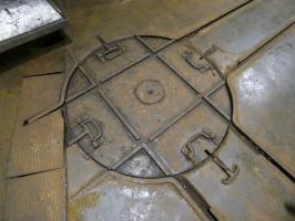 Ligne Maginot - FERMONT - A2 - (Ouvrage d'artillerie) - Entrée munitions
Plaque tournante permettant l'accès d'un wagonnet au monte-charge de 2,5 T situé sur la droite