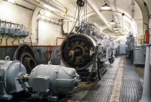 Ligne Maginot - AGAISEN (AN) - E03 - (Ouvrage d'artillerie) - L'usine électrique en 1986
Travaux sur les moteurs SMIM
