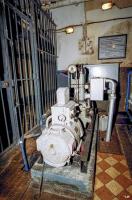 Ligne Maginot - AGAISEN (AN) - E03 - (Ouvrage d'artillerie) - Groupe électrogène auxiliaire CML 1 PJ 65 avec sa génératrice 110V (éclairage usine) et le compresseur attelé permettant le gonflage des bouteilles de lancement des moteurs 