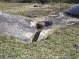 Ligne Maginot - FERMONT - A2 - (Ouvrage d'artillerie) - Bloc 1
Le champignon de prise d'air entre la cloche GFM et la tourelle de 75