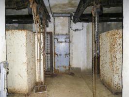 Ligne Maginot - FERMONT - A2 - (Ouvrage d'artillerie) - Bloc 1
Magasin à munitions M3
Au fond, la porte blindée donnant accès à la cloche LG