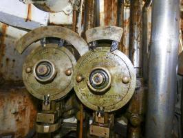 Ligne Maginot - FERMONT - A2 - (Ouvrage d'artillerie) - Bloc 1
Poste de pointage de la tourelle 
Cadrans de réglage du fauchage en hauteur et direction