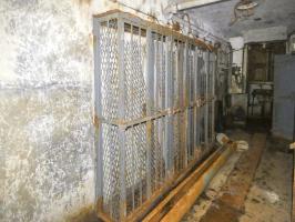 Ligne Maginot - FERMONT - A2 - (Ouvrage d'artillerie) - Bloc 3
Couloir entre les deux cloches JM avec casiers à munitions