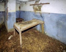 Ligne Maginot - CB13BIS - PETERSBERG - (Blockhaus pour canon) - Créneau et table pour mitrailleuse Hotchkiss 8mm mle 1914