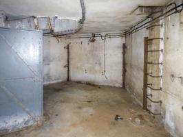 Ligne Maginot - FERMONT - A2 - (Ouvrage d'artillerie) - Bloc 4
Chambre pour 12 hommes avec échelons d'accès aux chambres de tir de l'étage supérieur