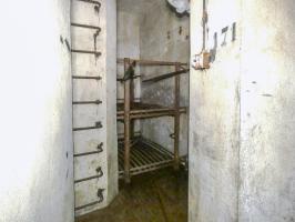 Ligne Maginot - FERMONT - A2 - (Ouvrage d'artillerie) - Bloc 4
Chambre pour 4 hommes avec échelons d'accès aux chambres de tir de l'étage supérieur