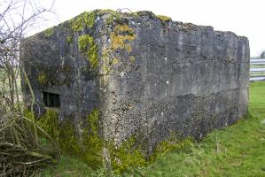 Ligne Maginot - CB31BIS - (Blockhaus pour arme infanterie) - Vue de la face avant avec le créneau
