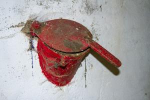 Ligne Maginot - CB305 - HOMESCHLOCH 1 - (Blockhaus pour canon) - Vue rapprochée de la goulotte lance grenades destinée à la protection rapprochée du blockhaus