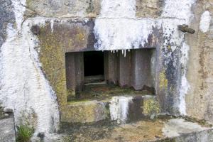 Ligne Maginot - CB314 - (Blockhaus pour arme infanterie) - Gros plan du créneau