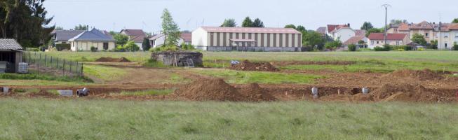 Ligne Maginot - CB349 - ANGEVILLERS SUD - (Blockhaus pour arme infanterie) - Des travaux de viabilisation (construction de logements) semblent susceptibles de compromettre l'avenir de cette construction...