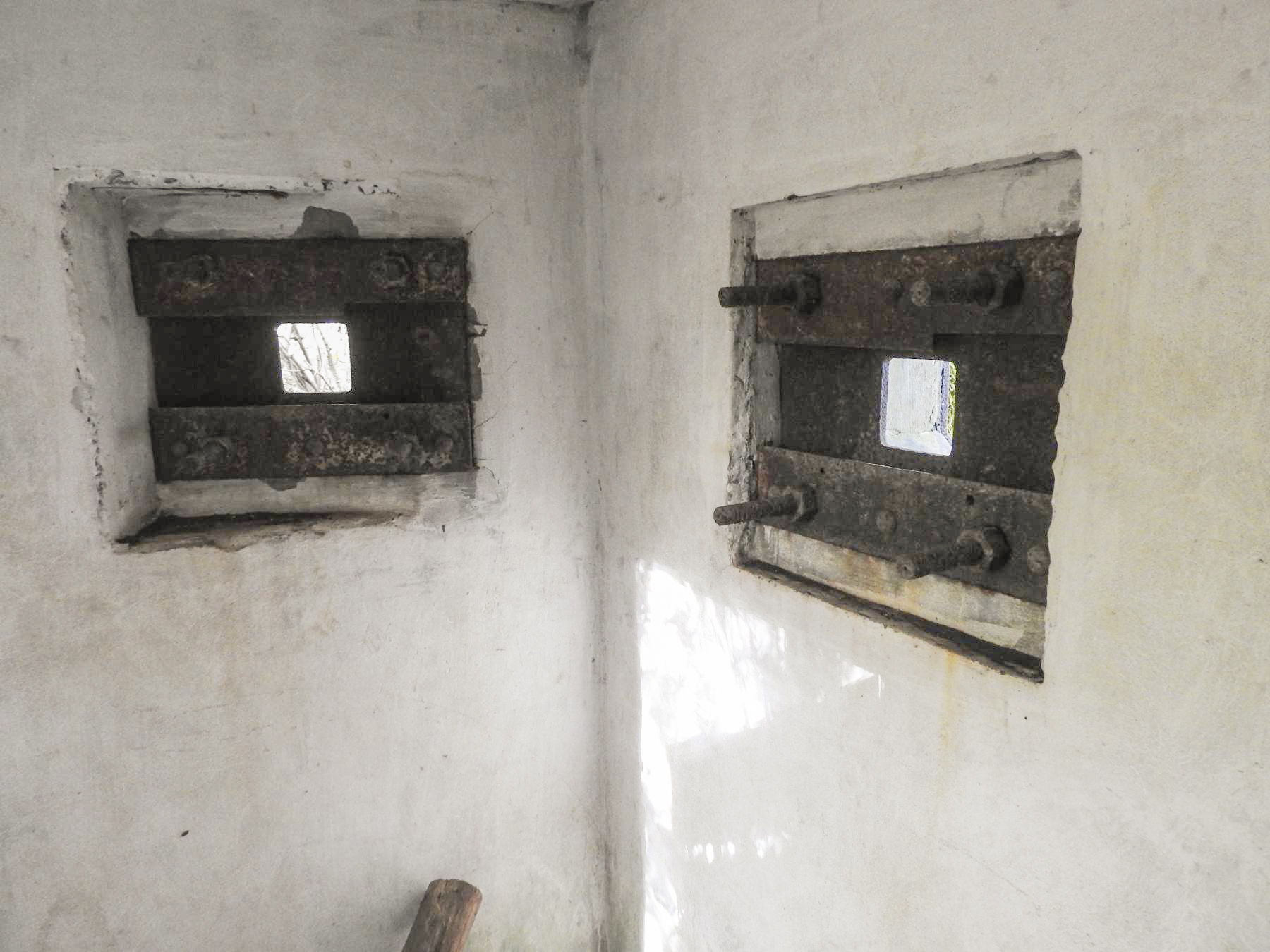 Ligne Maginot - FINNHAAG 2 - (Blockhaus pour arme infanterie) - La chambre de tir des deux FM. - STENGER Mathieu