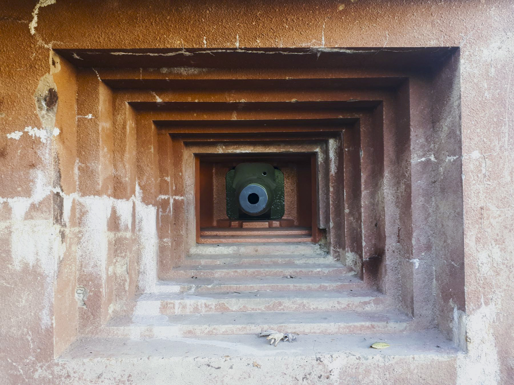 Ligne Maginot - 16/3 - KILSTETT - (Casemate d'infanterie - Double) - Chambre de tir nord
Canon de 47 (reproduction) - Gregory Fuchs
