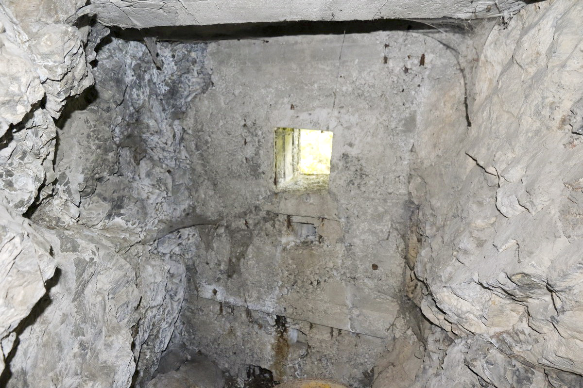 Ligne Maginot - LA PORTE 5 - (Blockhaus pour arme infanterie) - Créneau nord - Alain Perouffe