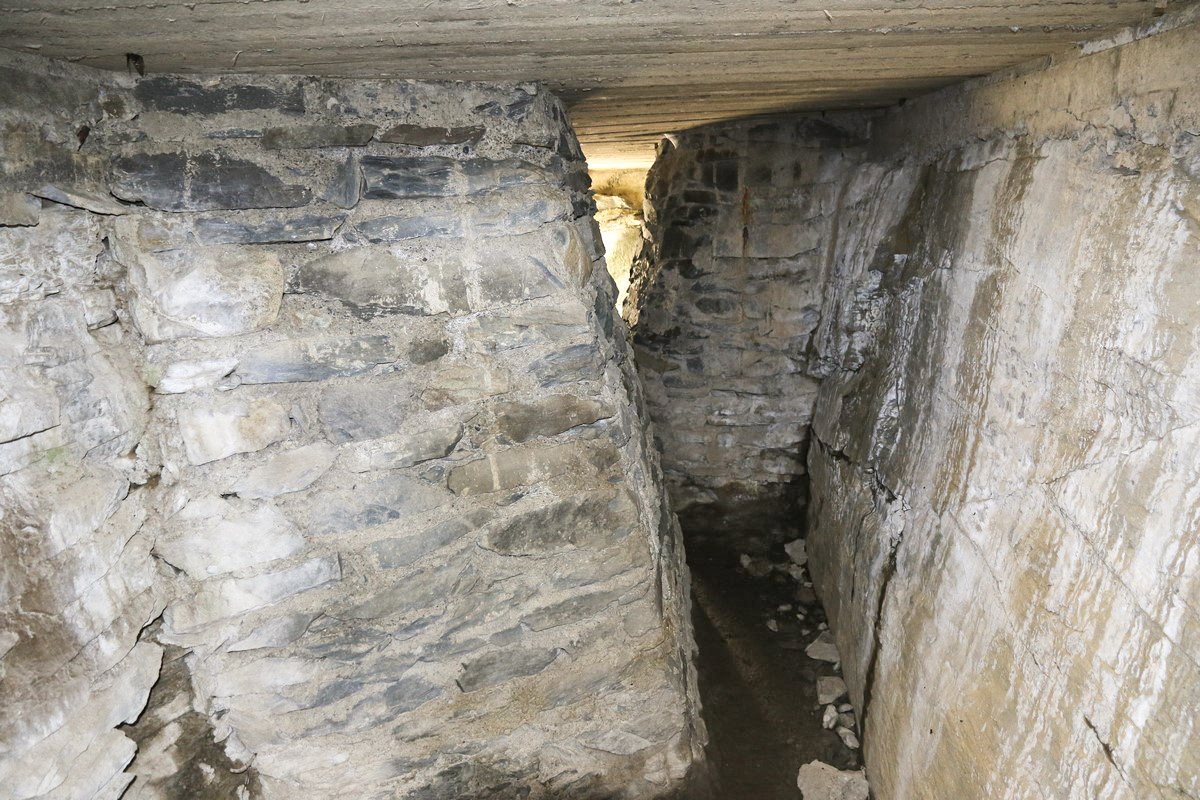 Ligne Maginot - COTE 2415 - (Blockhaus pour arme infanterie) - Galerie de liaison et abri potentiel - Alain Perouffe