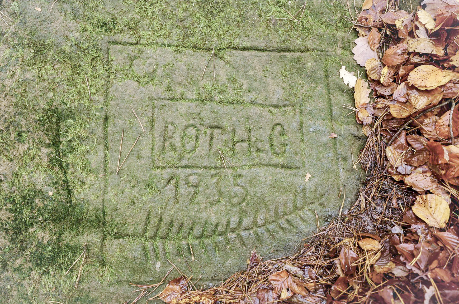 Ligne Maginot - BIESENBERG - OBS AVANCé - (Observatoire d'artillerie) - Rocher gravé 
'Roth G 1935' - Lenhard Christian