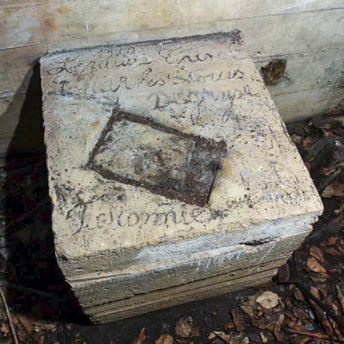 Ligne Maginot - DB214 - MORFONTAINE STADE - (Blockhaus pour canon) - On notera un certain nombre de signatures datées de 1940, dont la lisibilité est hélas difficile.