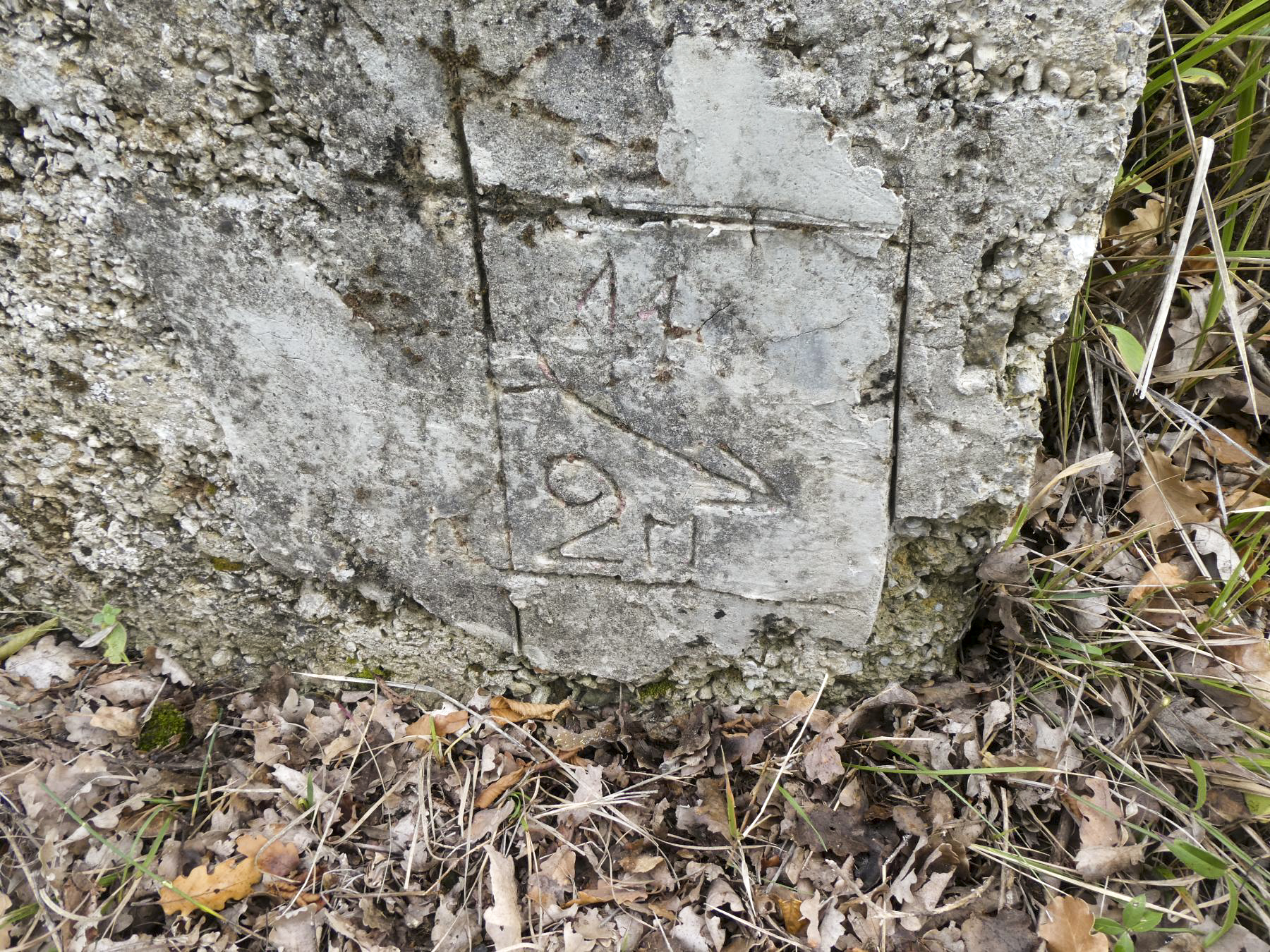 Ligne Maginot - AGAISEN 19 - (Barrage de Route) - Le chiffre 11 indique le nombre de piquet Ollivier, le chiffre 2 peut-être le nombre de rangée - ELLENA Daniel - CUNY Philippe