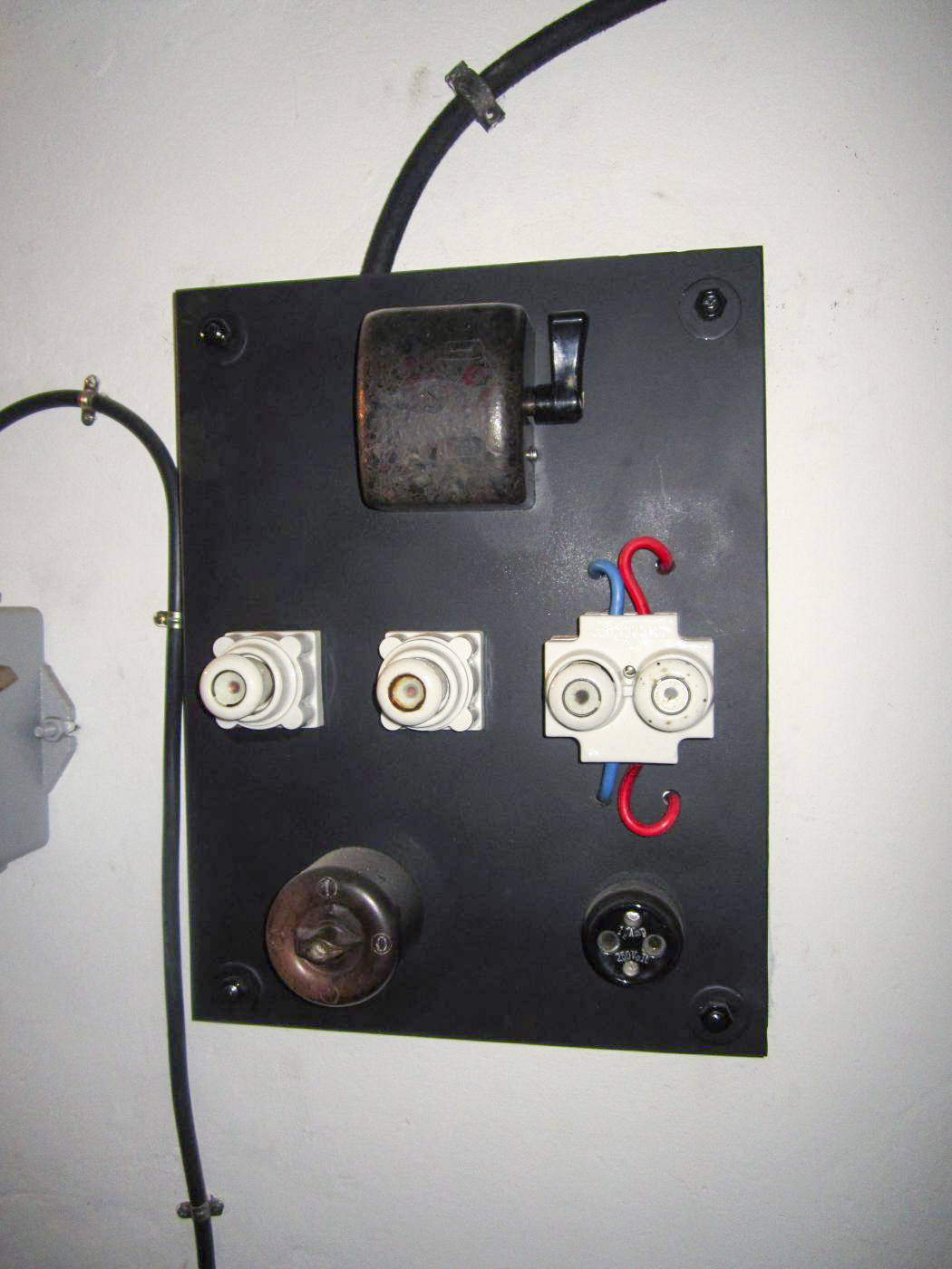 Ligne Maginot - 16/3 - KILSTETT - (Casemate d'infanterie - Double) - Tableau électrique (alimentation depuis le réseau civil)   - Gregory Fuchs