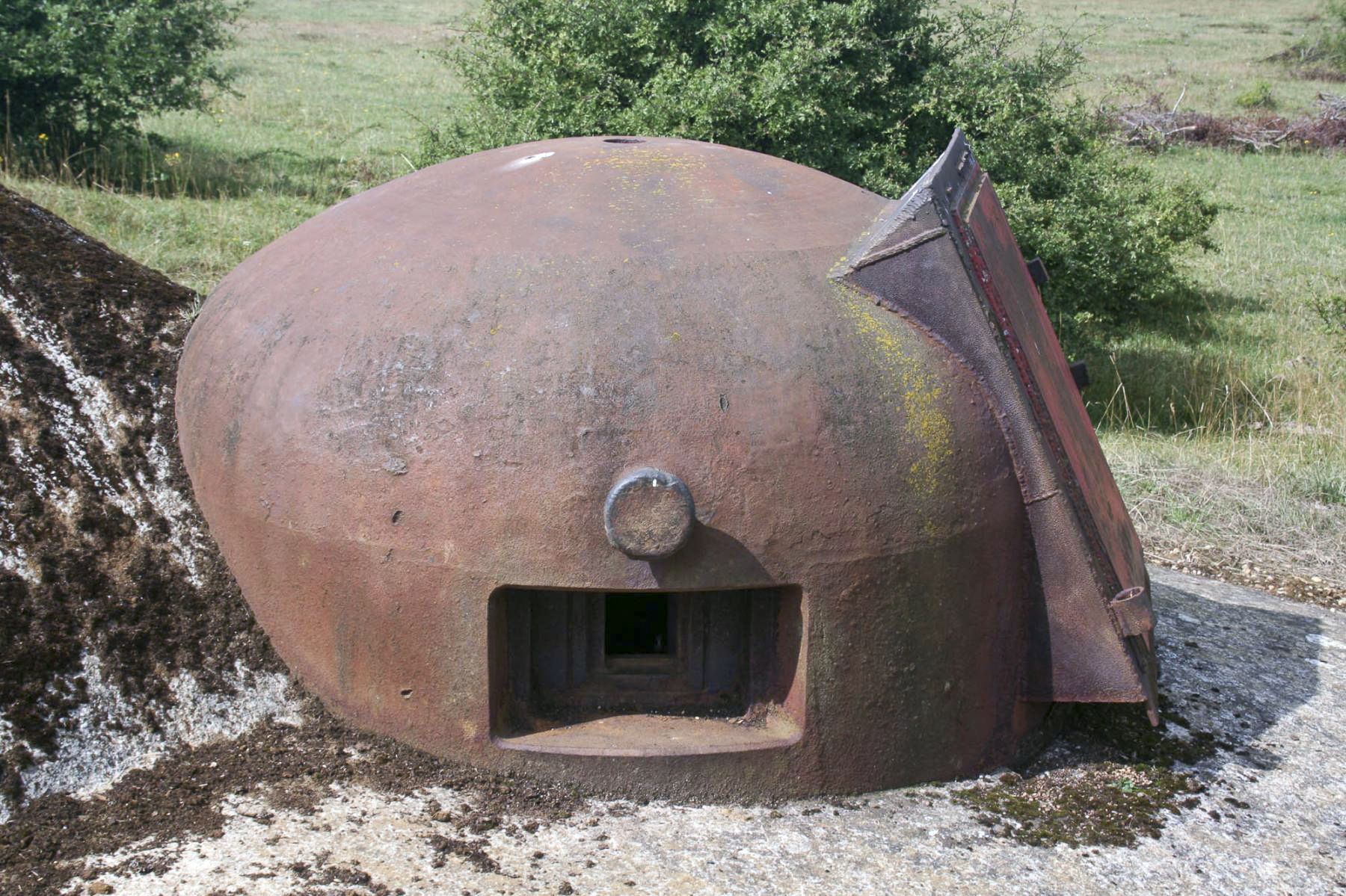 Ligne Maginot - BREHAIN - A6 - (Ouvrage d'artillerie) - Bloc 3
Cloche GFM modifiée après-guerre avec une issue de secours  - Michel Teiten