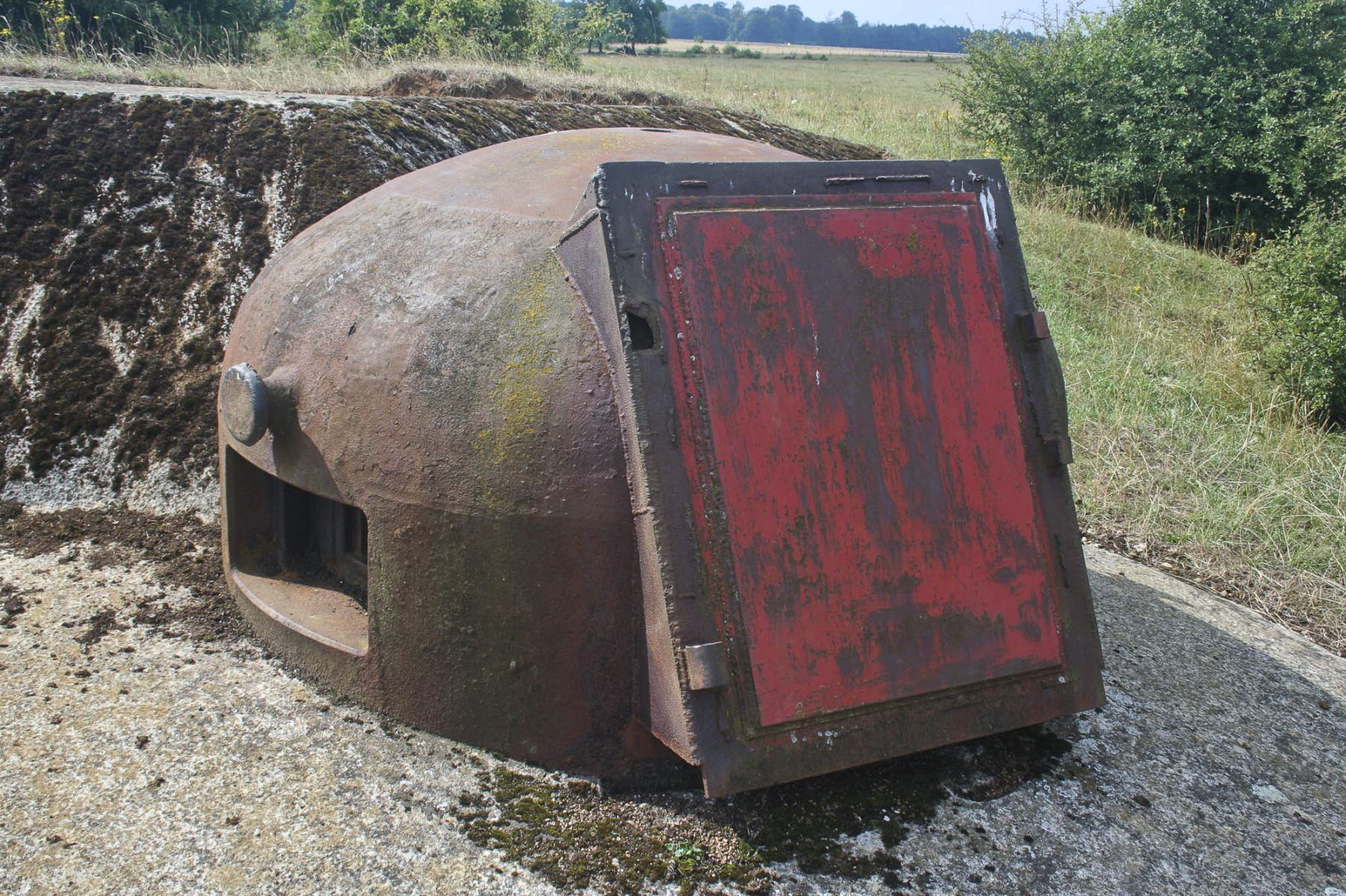 Ligne Maginot - BREHAIN - A6 - (Ouvrage d'artillerie) - Bloc 3
Cloche GFM modifiée après-guerre avec une issue de secours  - Michel Teiten
