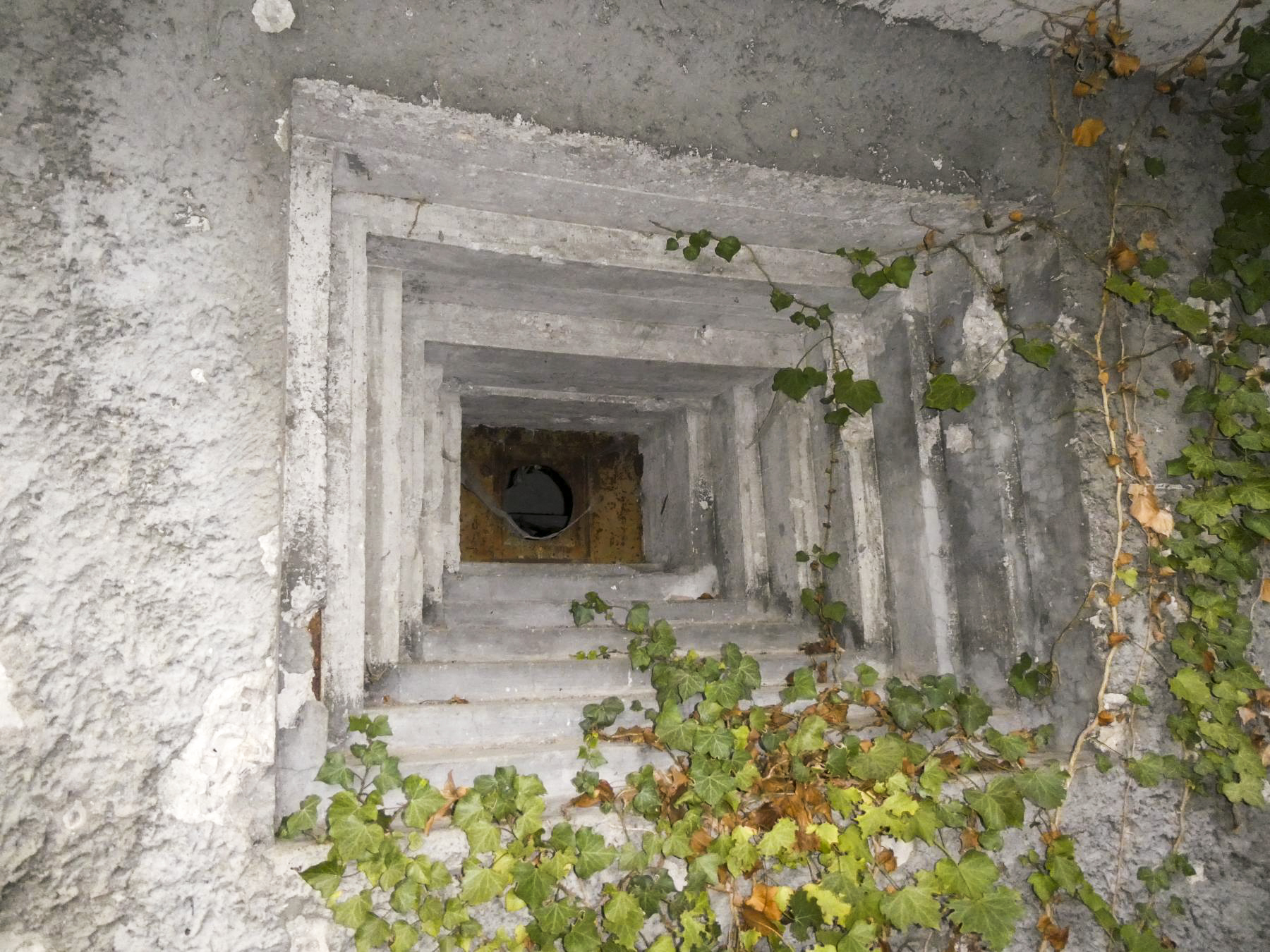 Ligne Maginot - O20 - BARBONNET SUD - (Casemate d'infanterie - Simple) - Le créneau mitrailleuse - ELLENA Daniel - CUNY Philippe