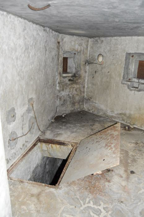 Ligne Maginot - E6 - TOURNEFORT (Casemate d'infanterie) - L'accès à l'étage inférieur