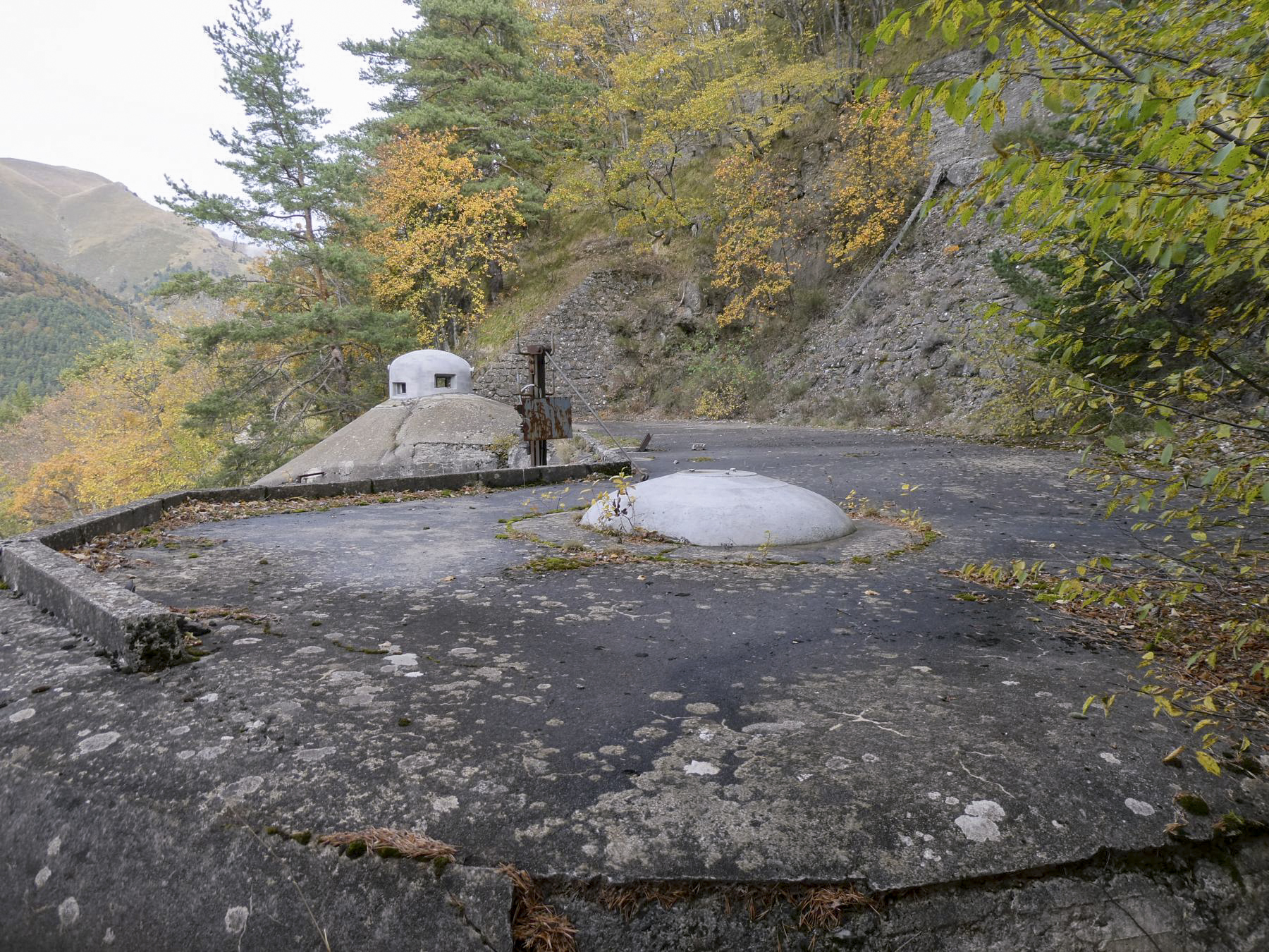 Ligne Maginot - MONTE GROSSO (MG) - E02 - (Ouvrage d'artillerie) - Bloc 1
Cloches LG et GFM - ELLENA Daniel - CUNY Philippe