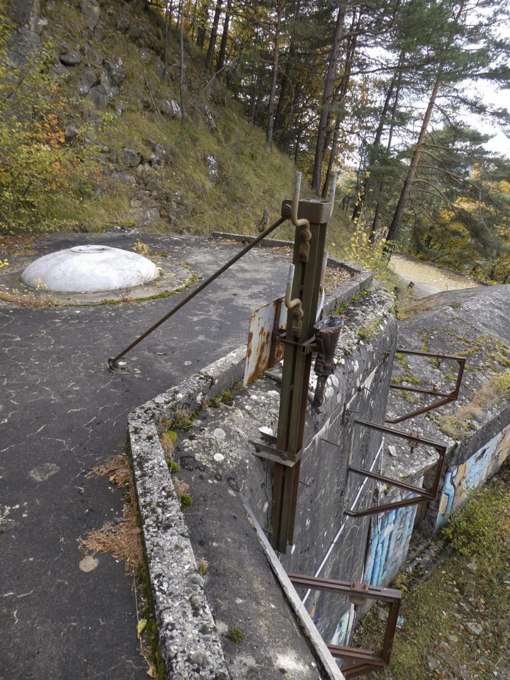 Ligne Maginot - MONTE GROSSO (MG) - E02 - (Ouvrage d'artillerie) - Bloc 1
Arrivée de la ligne électrique aérienne - ELLENA Daniel - CUNY Philippe